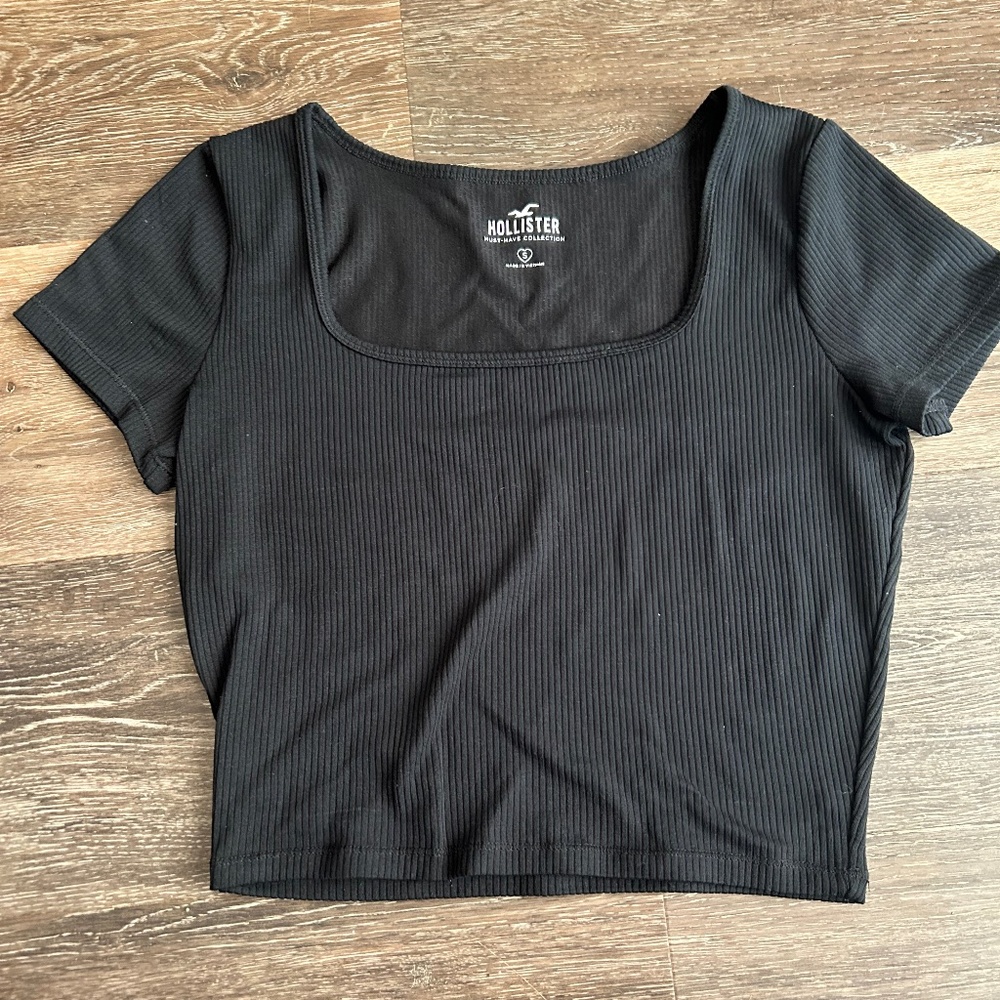 Black hollister crop top